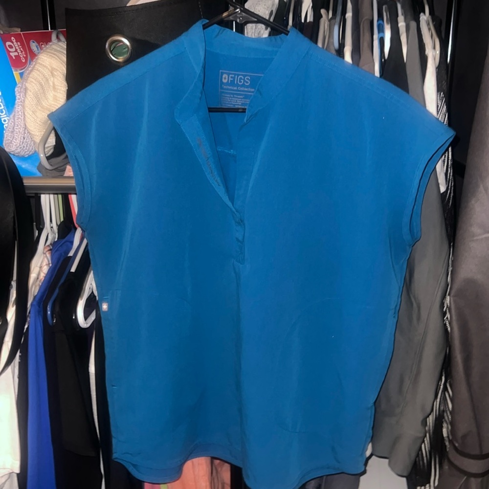 FIGS Rafaella Oversized Scrub Top in Alps Blue, size S